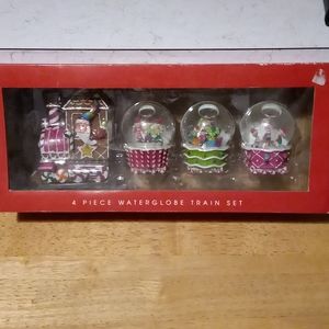 North Pole Trading 4 Piece Waterglobe Train Set